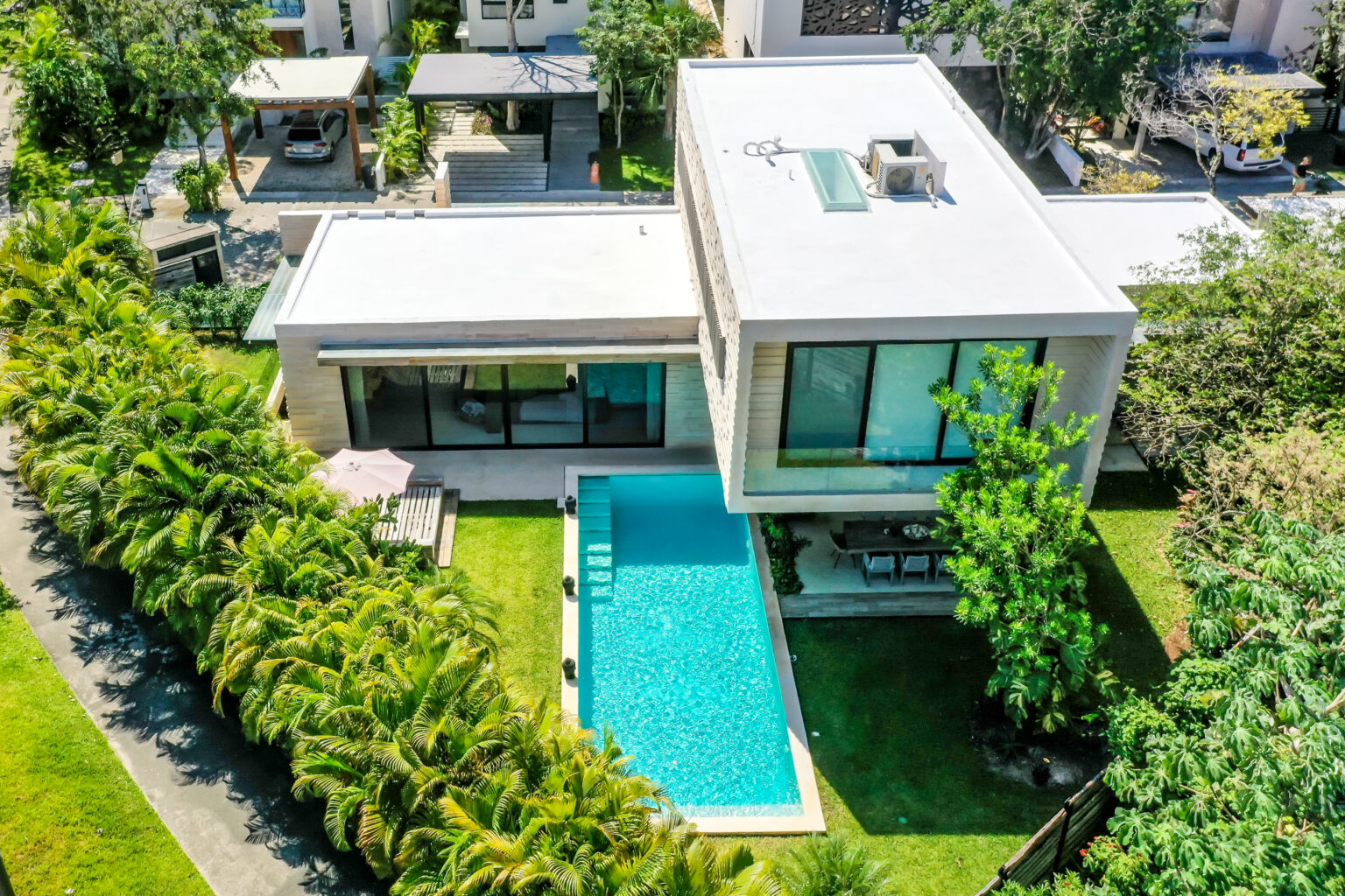 An exceptional modern villa north of Playa Del Carmen 