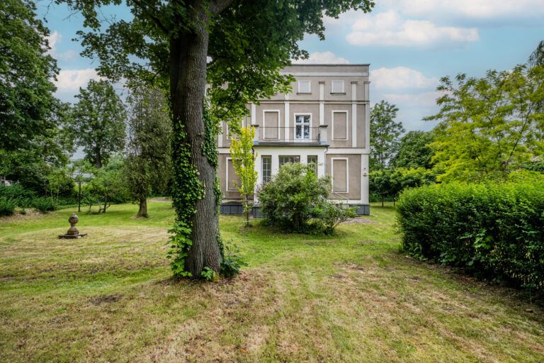 Unique Wilhelminian-style set amidst a serene park-like garden